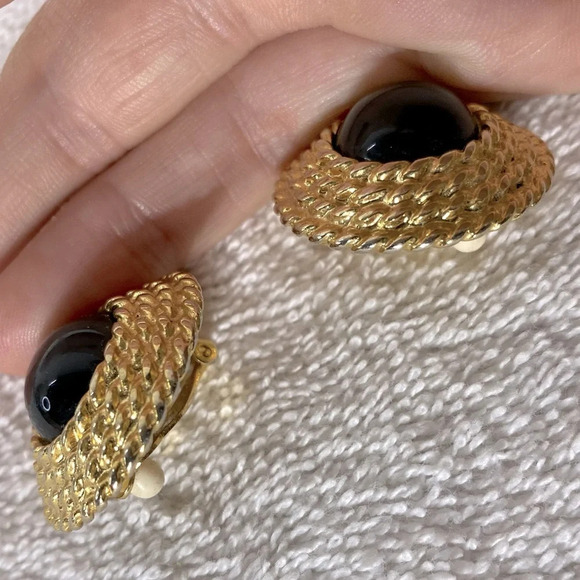 Vintage Gold Tone Rope Circles With Black Centres Clip On Earrings - Picture 6 of 7